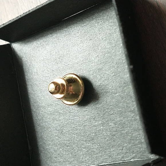 Blockbuster Logo Tack Pin - Picture 2 of 5